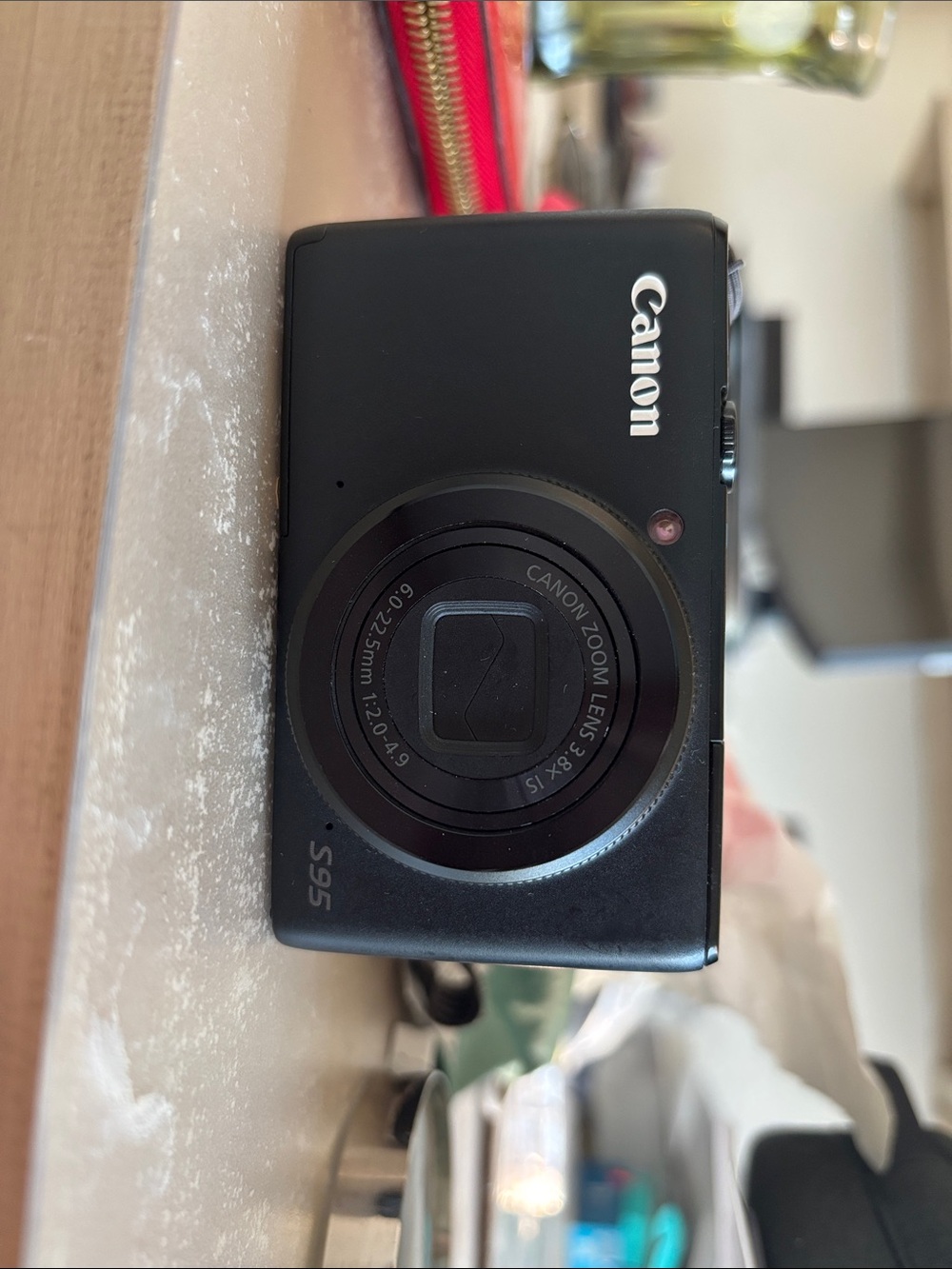 Canon S95 - Picture 1 of 3